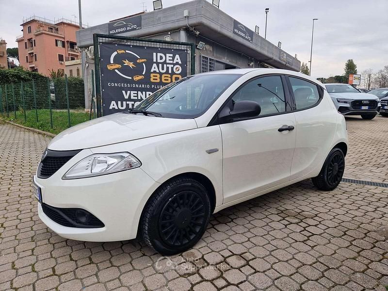 Usata Lancia Ypsilon Silver 69 CV (50 kW) 2021 Bianco Utilitaria