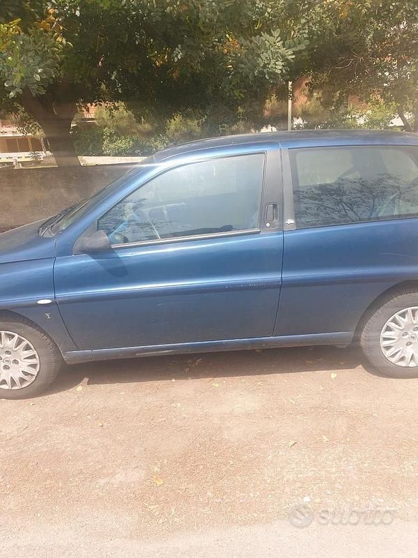 Usata Lancia Ypsilon 60 CV (44 kW) 2003 Blu Utilitaria