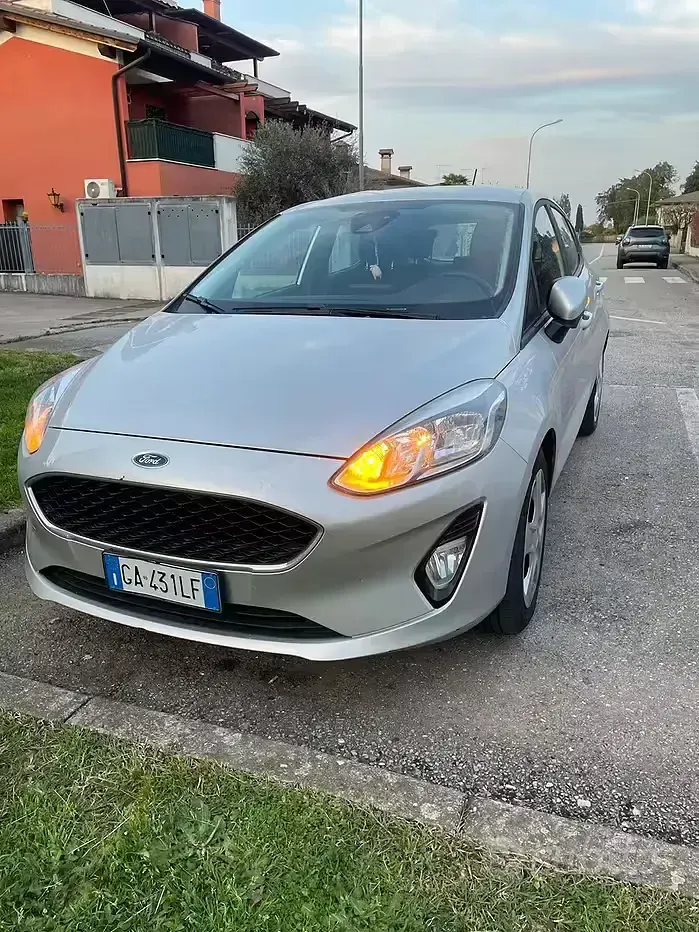 Usata Ford Fiesta 75 CV (55 kW) 2020 Grigio Utilitaria