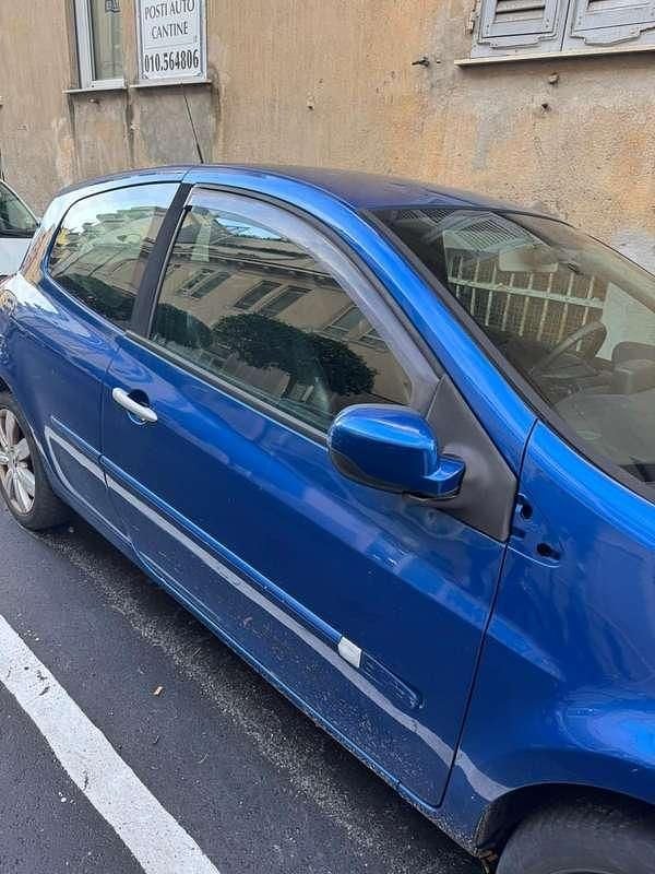 Usata Renault Clio II Privilege 98 CV (72 kW) 2010 Berlina