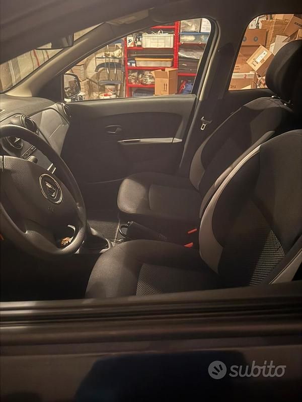 Usata Dacia Sandero 90 CV (66 kW) 2015 Blu Berlina