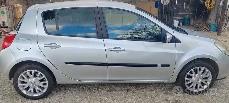 Usata Renault Clio III 85 CV (62 kW) 2007 Grigio Utilitaria