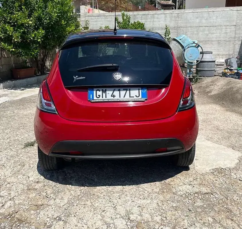 Usata Lancia Ypsilon Gold 69 CV (50 kW) 2012 Rosso Utilitaria