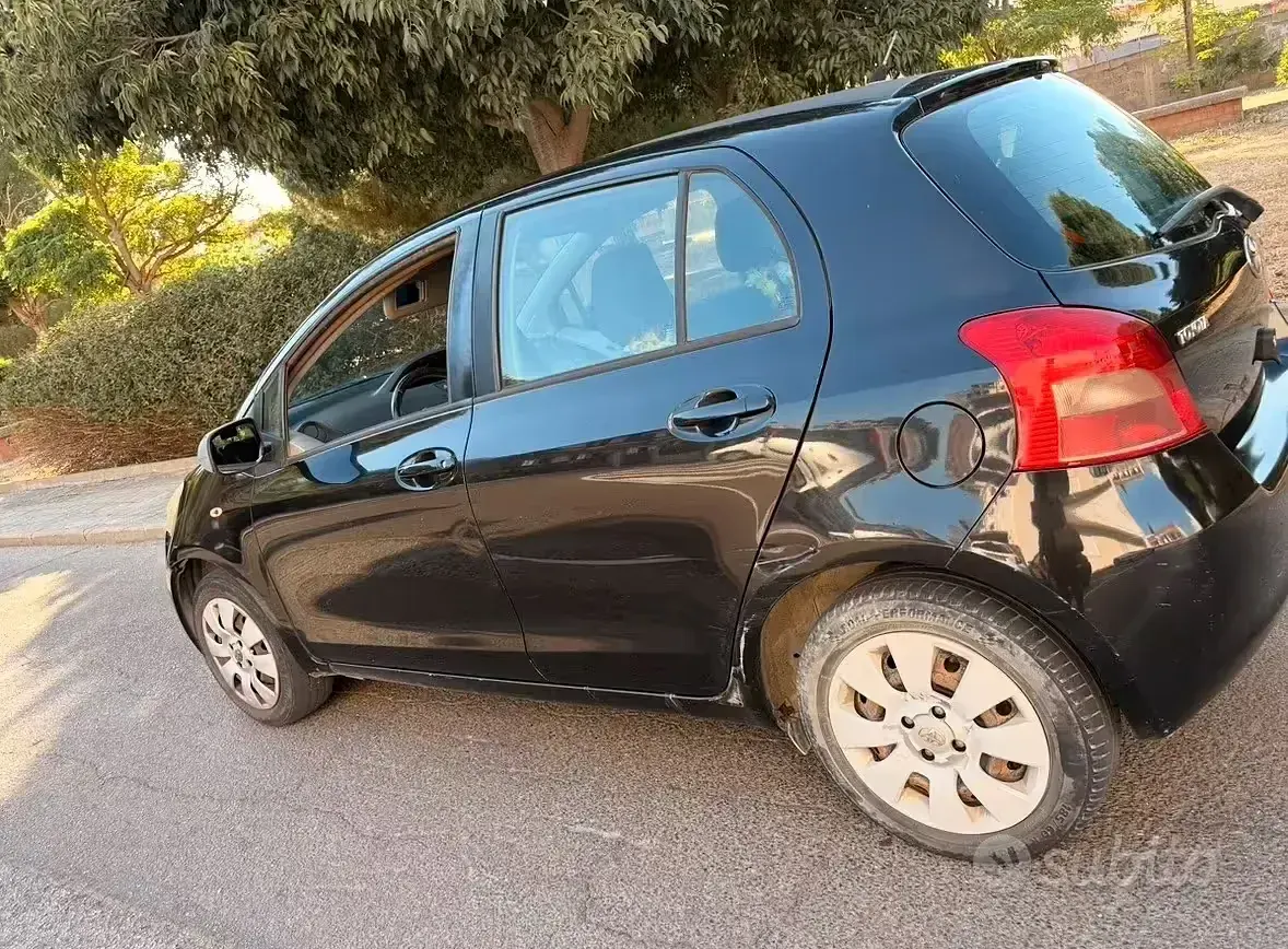 Usata Toyota Yaris 69 CV (50 kW) 2008 Nero Utilitaria