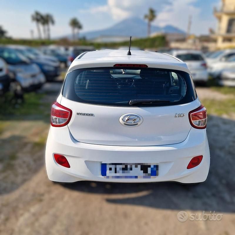 Usata Hyundai i10 69 CV (50 kW) 2015 Bianco Utilitaria