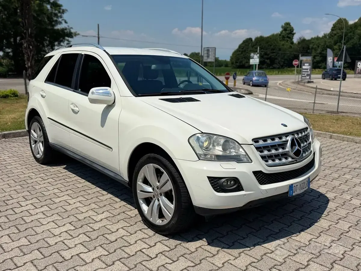 Usata Mercedes ML320 Premium 224 CV (164 kW) 2008 Bianco SUV