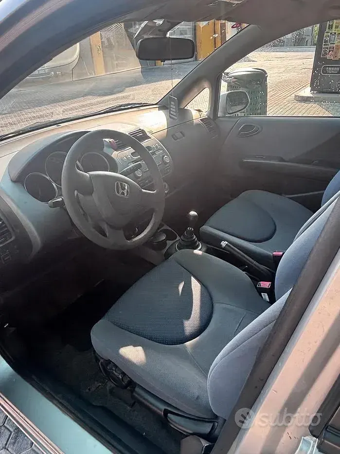 Usata Honda Jazz 78 CV (57 kW) 2002 Grigio Utilitaria