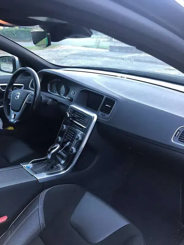 Usata Volvo V60 R-Design 190 CV (139 kW) 2016 Nero Station wagon