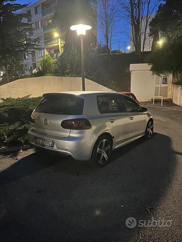 Usata VW Golf VI R-line 105 CV (77 kW) 2011 Grigio Utilitaria