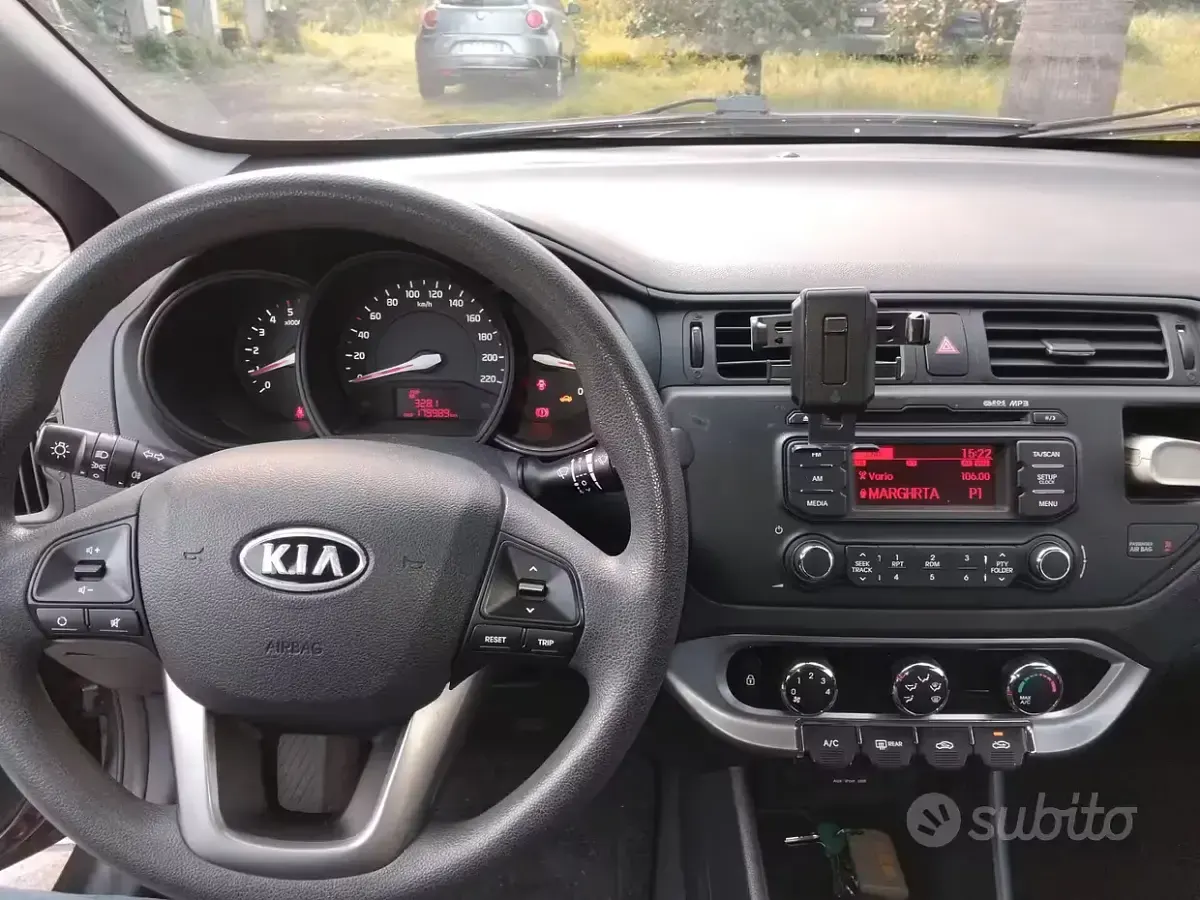 Usata Kia Rio EX 90 CV (66 kW) 2012 Grigio Berlina
