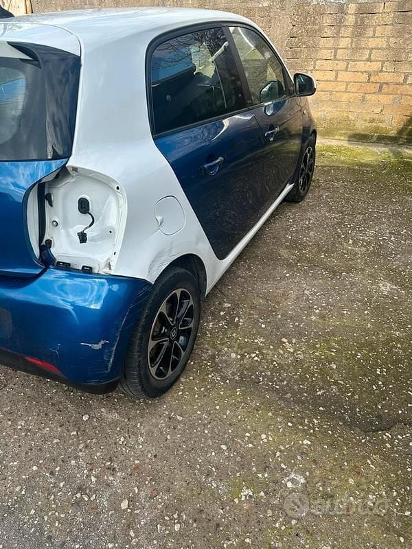Usata Smart ForFour Passion 71 CV (52 kW) 2016 Blu Utilitaria