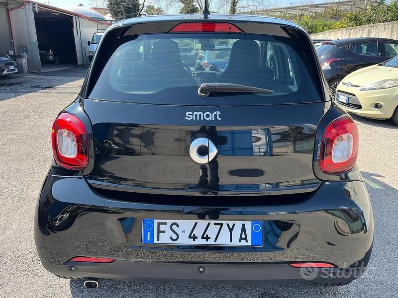 Usata Smart ForFour 71 CV (52 kW) 2018 Nero Utilitaria