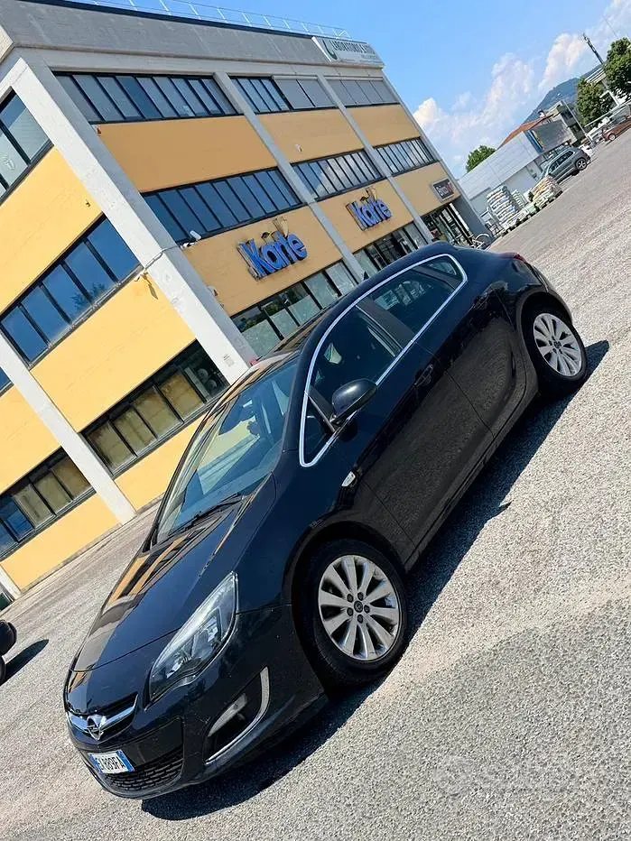 Usata Opel Astra 140 CV (102 kW) 2014 Nero Berlina