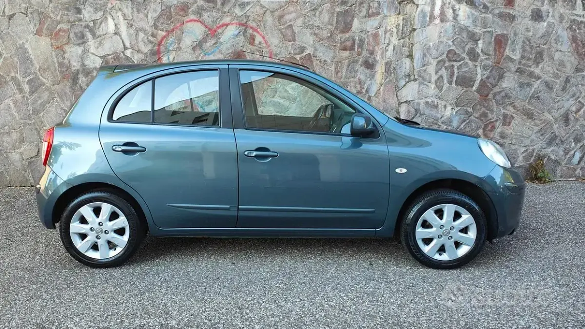 Usata Nissan Micra 80 CV (58 kW) 2013 Grigio Utilitaria
