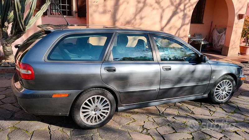 Usata Volvo V40 116 CV (85 kW) 2003 Grigio Station wagon