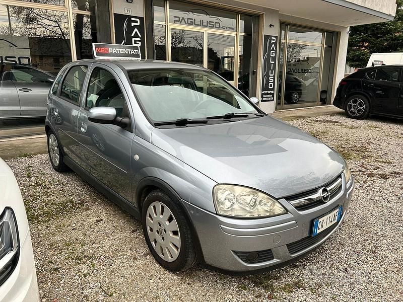 Usata Opel Corsa Edition 65 CV (47 kW) 2014 Grigio Utilitaria