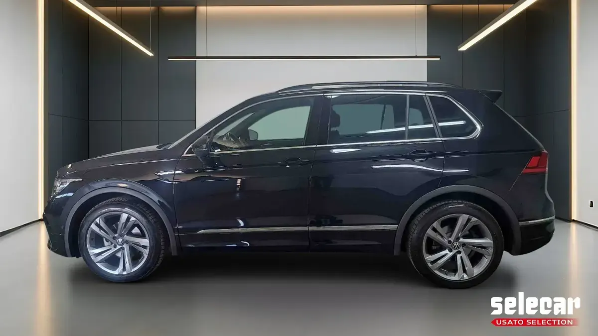 Usata VW Tiguan R-line 150 CV (110 kW) 2023 2t nero perlato SUV