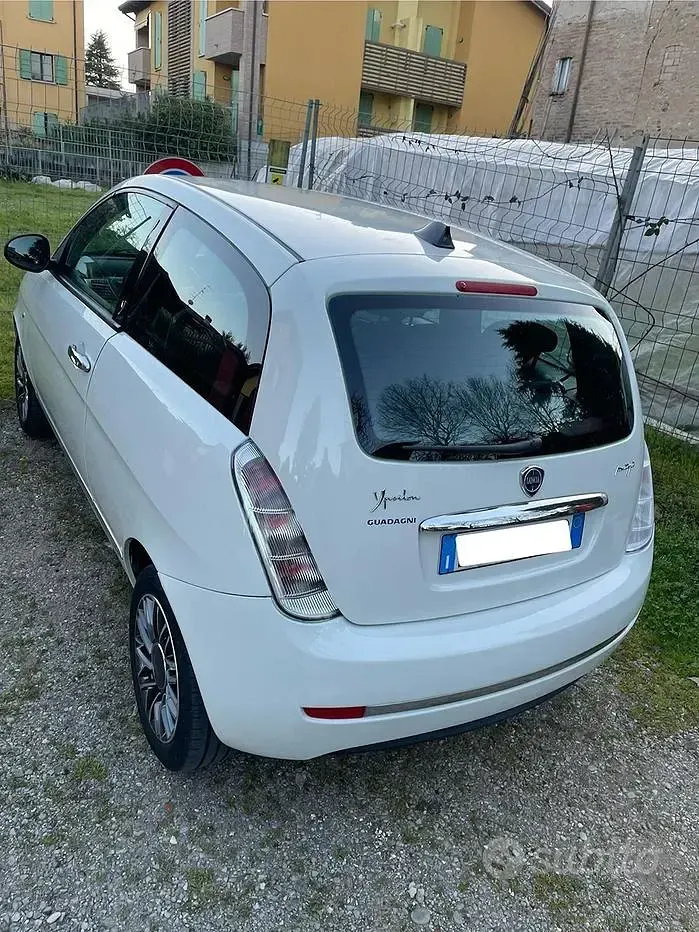 Usata Lancia Ypsilon 75 CV (55 kW) 2011 Bianco Utilitaria