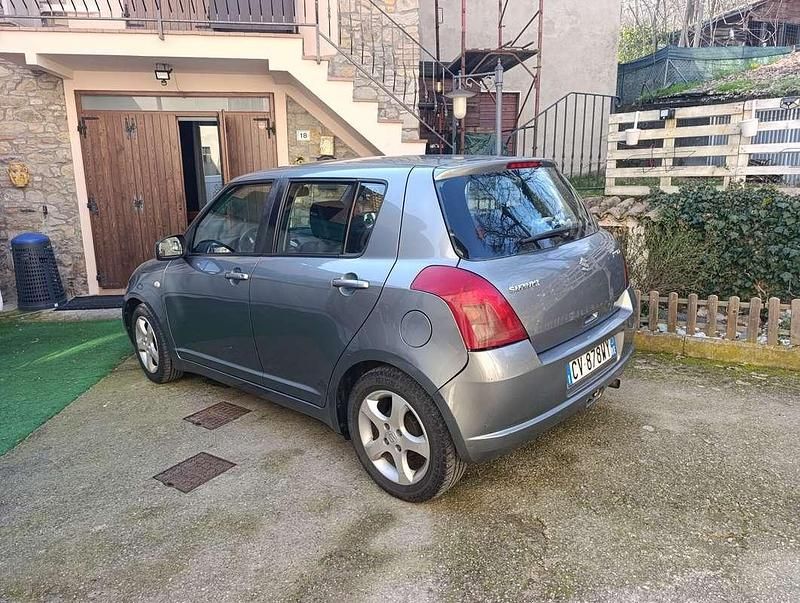 Usata Suzuki Swift GLX 91 CV (66 kW) 2005 Grigio Utilitaria