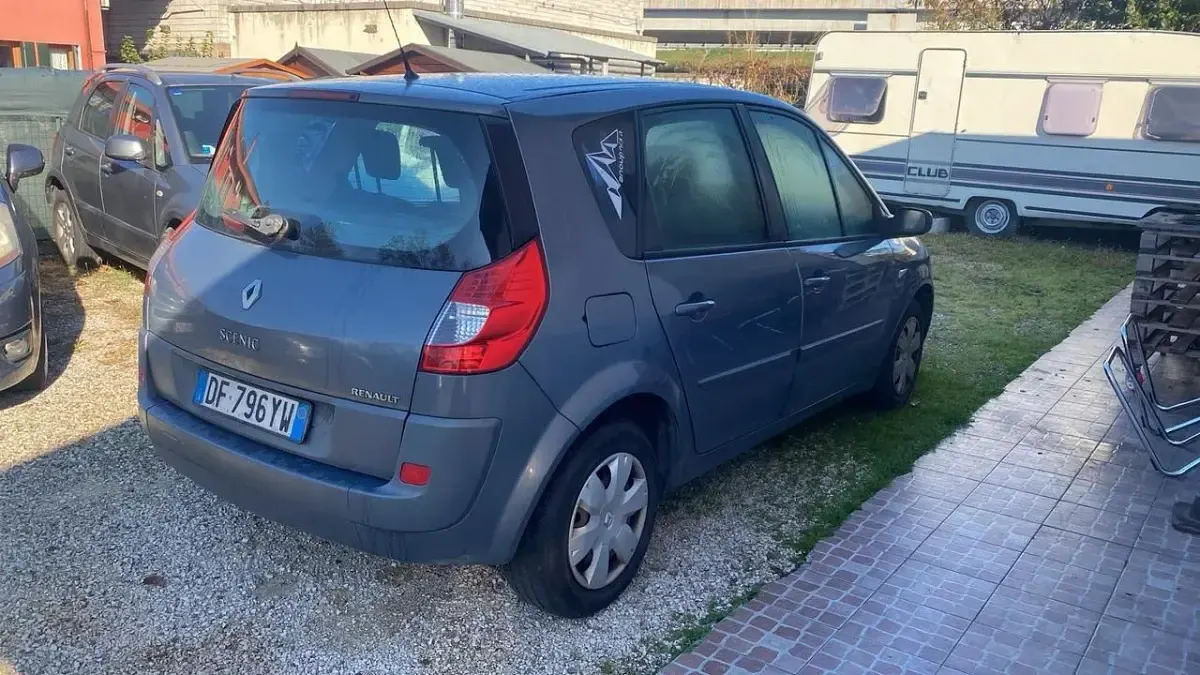 Usata Renault Scenic E-Tech 104 CV (76 kW) 2007 Argento Monovolume