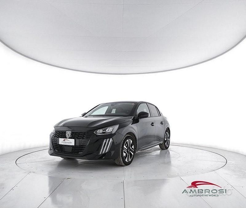 Usata Peugeot 208 Allure 101 CV (74 kW) 2025 Nero Utilitaria