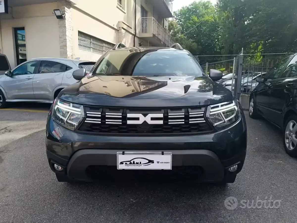 Usata Dacia Duster Prestige 101 CV (74 kW) 2023 Grigio SUV
