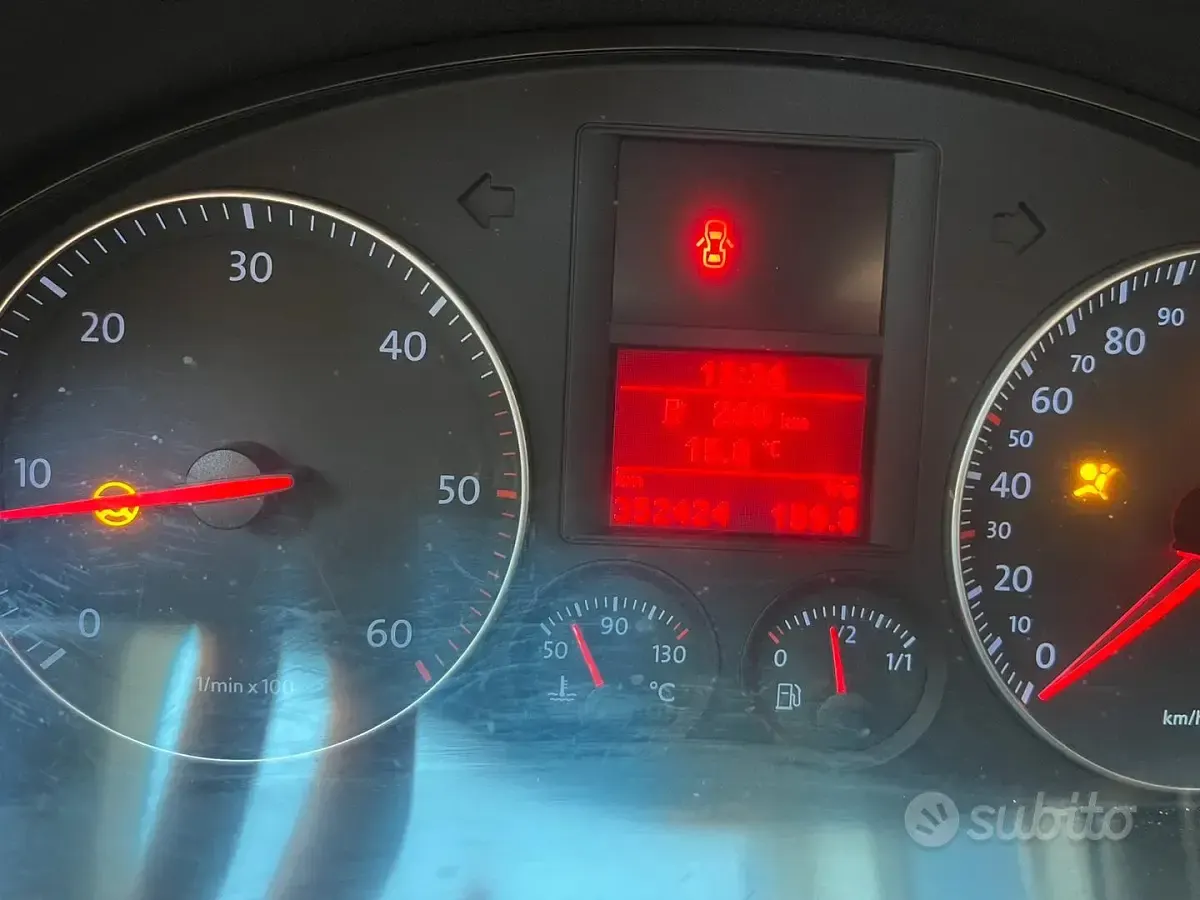 Usata VW Golf V 105 CV (77 kW) 2005 Nero Utilitaria