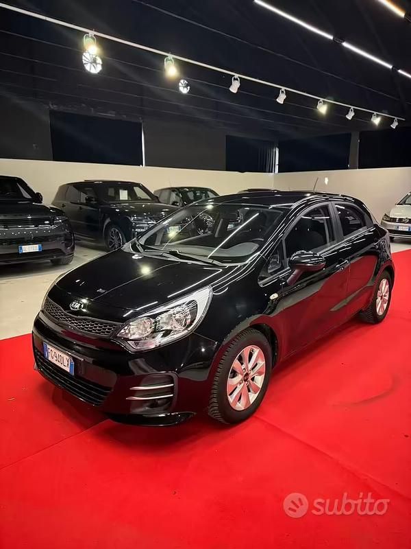 Usata Kia Rio 74 CV (54 kW) 2017 Nero Berlina