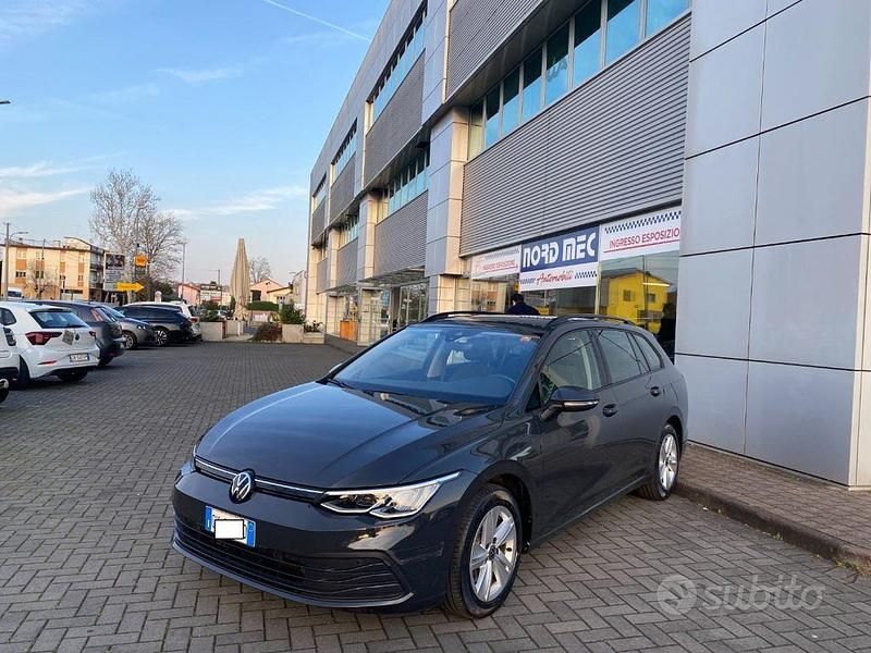 Usata VW Golf VIII Life 150 CV (110 kW) 2022 Grigio Station wagon