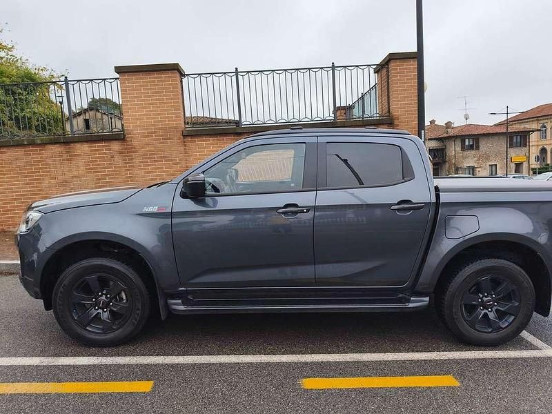Usata Isuzu D-Max 163 CV (119 kW) 2024 Grigio SUV