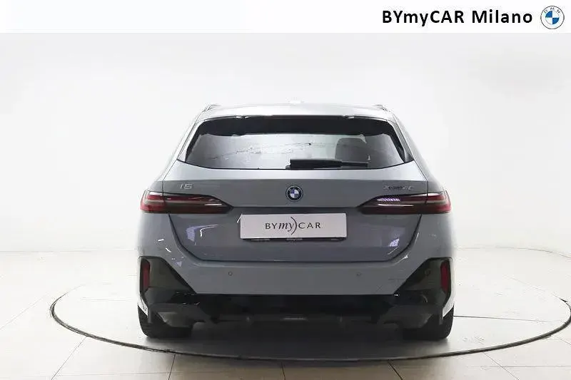 Usata BMW i5 M Sport 289 kW (394 CV) 2025 Grigio Station wagon