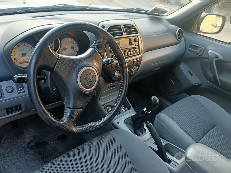 Usata Toyota RAV4 2003 Grigio SUV