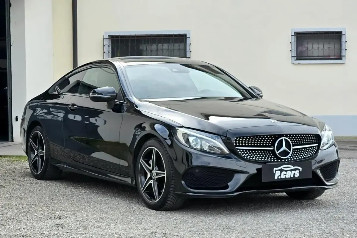 Usata Mercedes 220 Premium 169 CV (124 kW) 2018 Nero Coupé