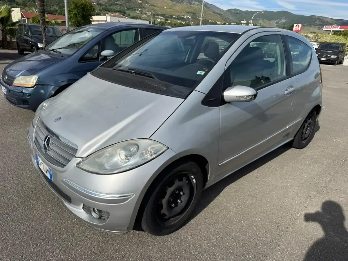 Usata Mercedes A180 Avantgarde 109 CV (80 kW) 2005 Argento Coupé