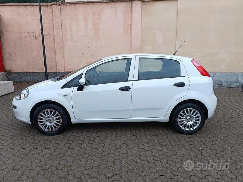 Usata Fiat Punto Street 77 CV (56 kW) 2016 Bianco Utilitaria