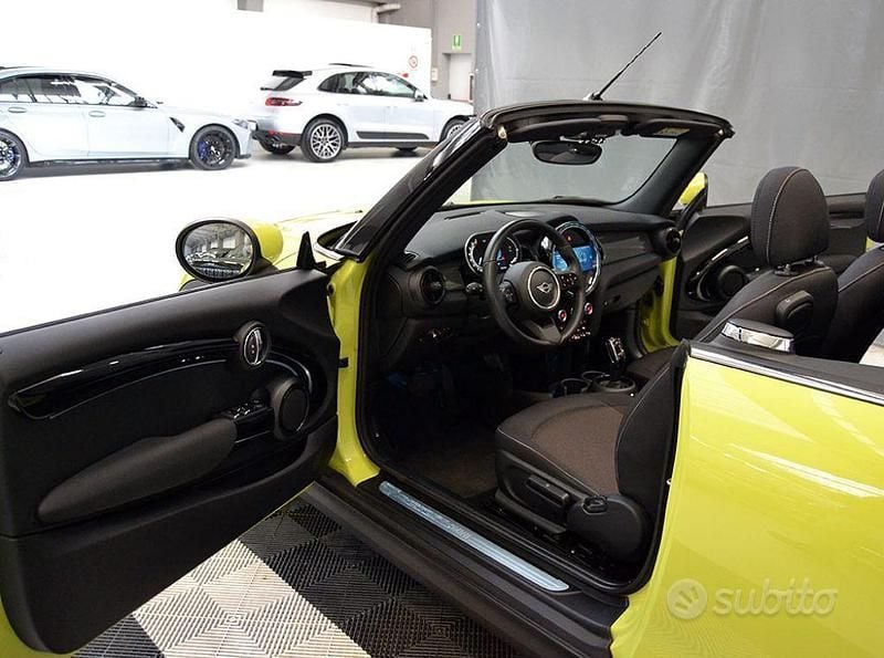 Usata Mini Cooper Cabriolet Essential 136 CV (100 kW) 2022 Zesty yellow Cabrio