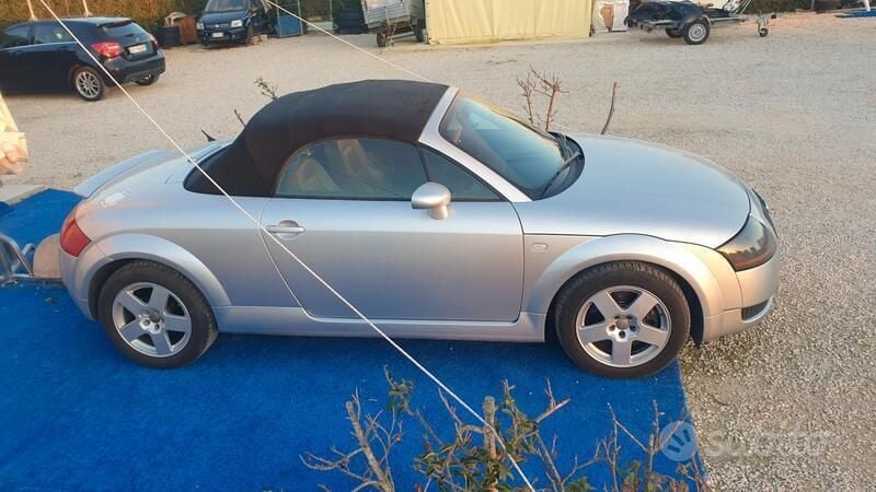 Usata Audi TT Roadster 179 CV (131 kW) 2000 Grigio Cabrio