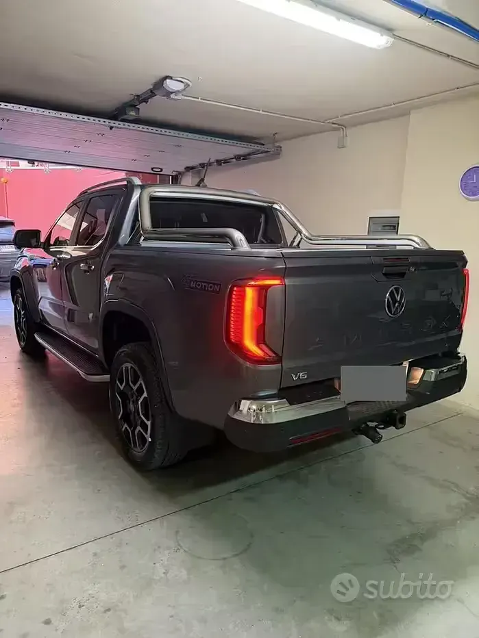 Usata VW Amarok 241 CV (177 kW) 2024 Grigio Pick-up