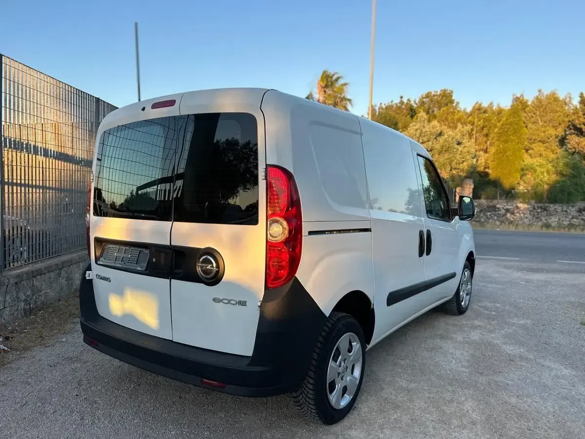 Usata Opel Combo 89 CV (65 kW) 2016 Bianco Monovolume