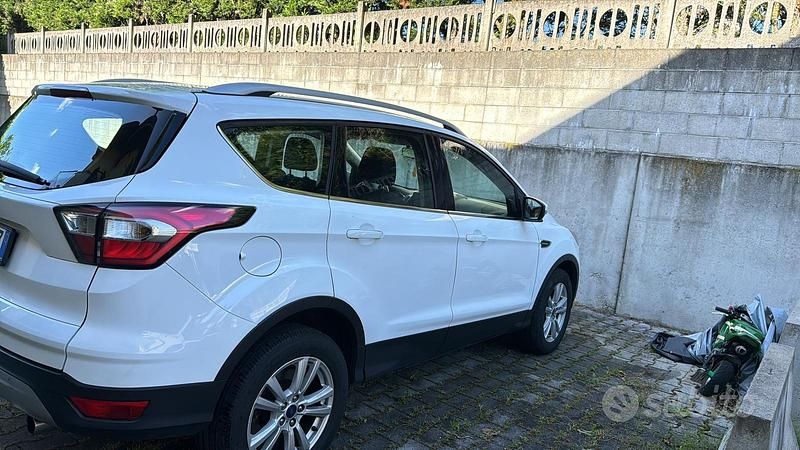 Usata Ford Kuga S 120 CV (88 kW) 2017 Bianco SUV