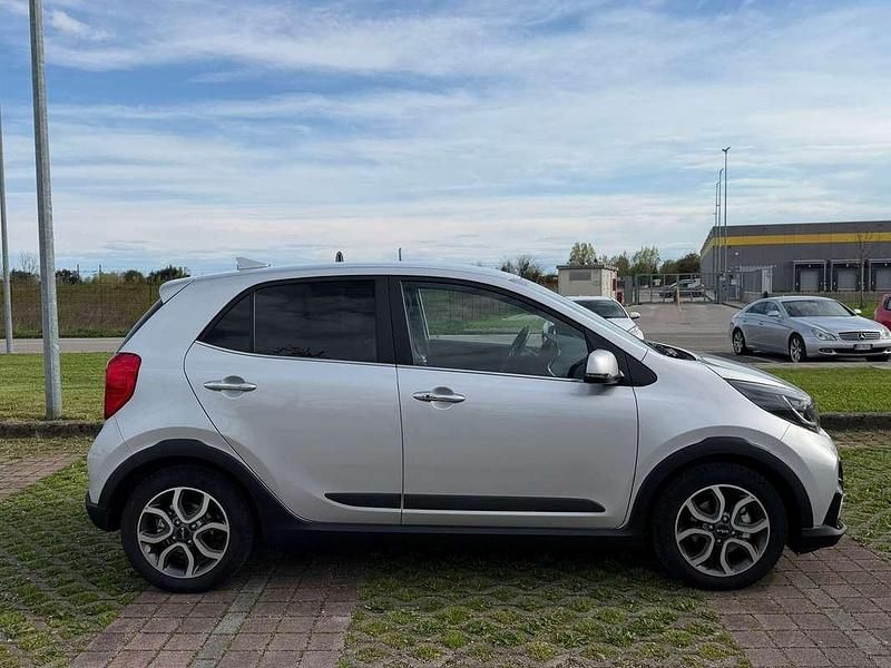 Usata Kia Picanto X-Line 101 CV (74 kW) 2023 Argento Utilitaria