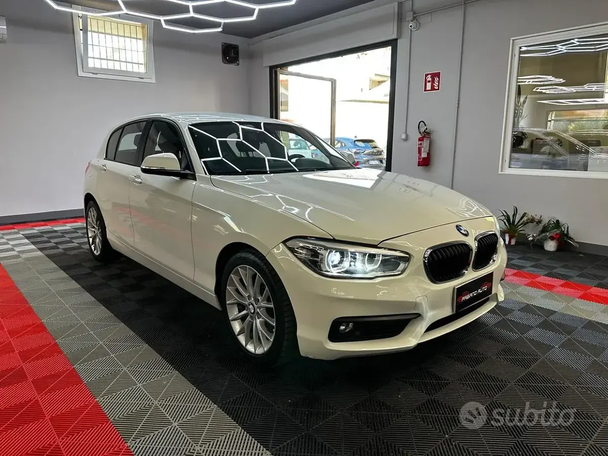 Usata BMW 118 Advantage 150 CV (110 kW) 2015 Bianco Utilitaria