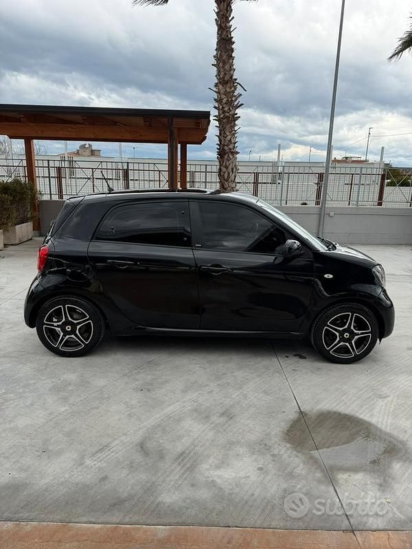 Usata Smart ForFour 2016 Nero Utilitaria