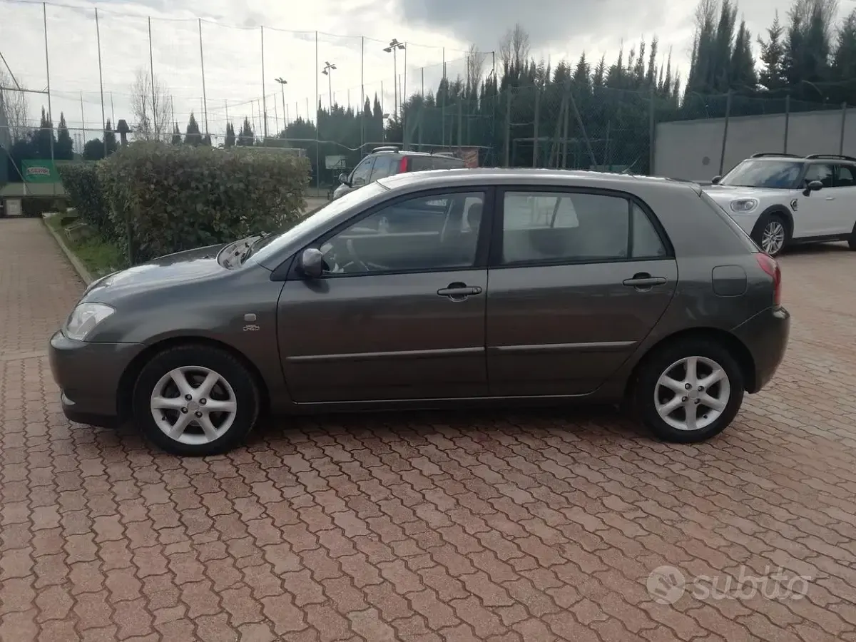 Usata Toyota Corolla 116 CV (85 kW) 2004 Bronzo Utilitaria