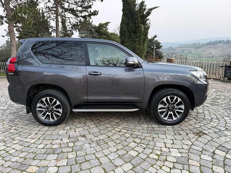 Usata Toyota Land Cruiser Lounge 204 CV (150 kW) 2022 Grigio SUV