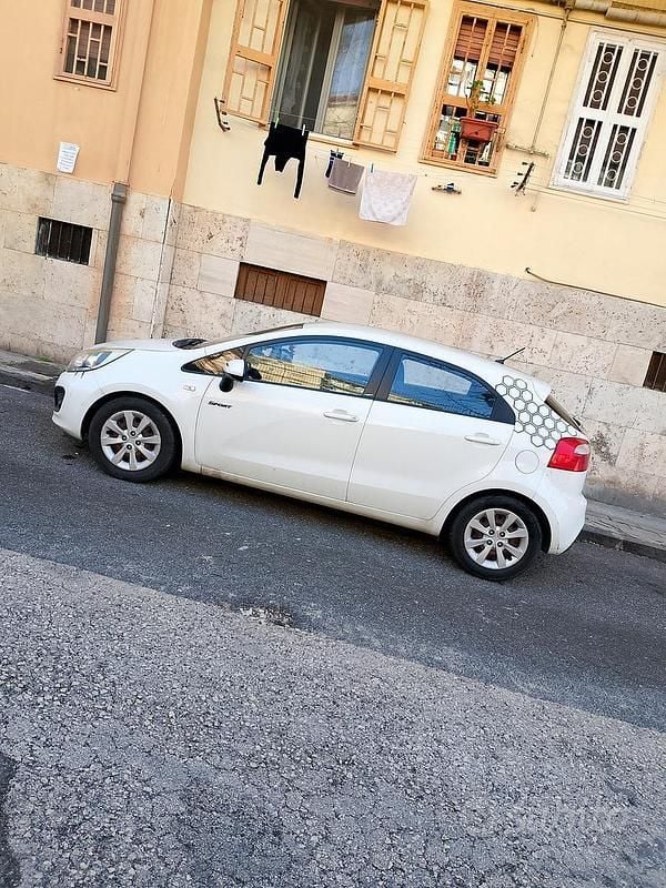 Usata Kia Rio Active 86 CV (63 kW) 2013 Bianco Utilitaria