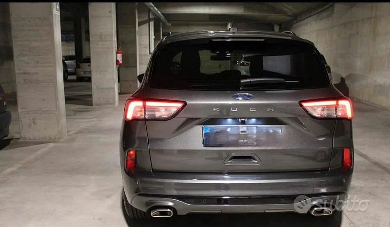 Usata Ford Kuga 150 CV (110 kW) 2023 Grigio SUV