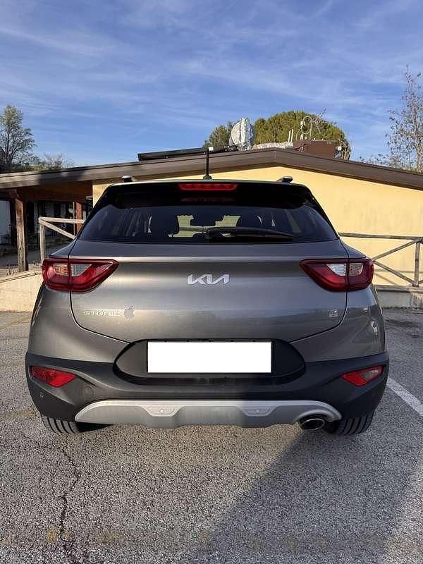 Usata Kia Stonic Style 84 CV (61 kW) 2023 Grigio SUV