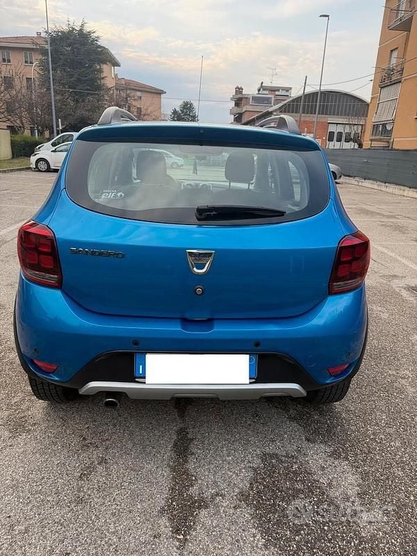 Usata Dacia Sandero Stepway 90 CV (66 kW) 2018 Blu Berlina