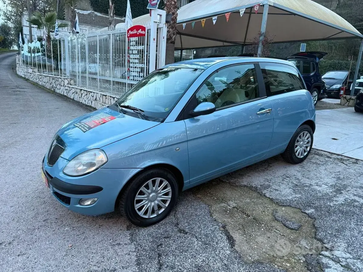 Usata Lancia Ypsilon 69 CV (50 kW) 2005 Bluazzurro Utilitaria
